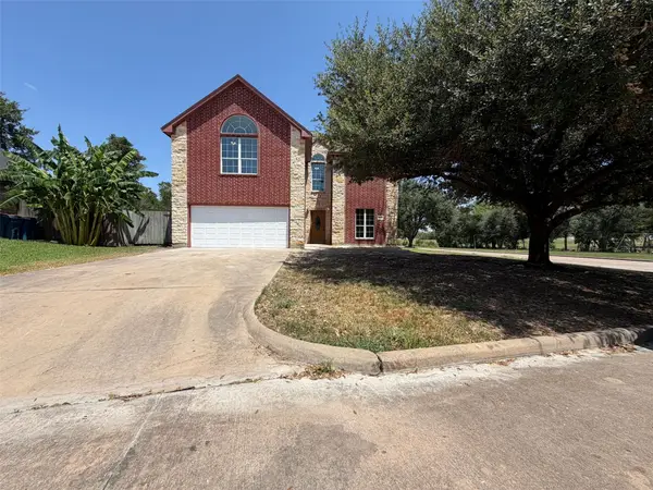 107 S Creek Drive, Bellville, TX 77418