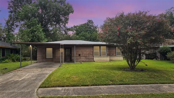 6027 Kenilwood Drive, Houston, TX 77033