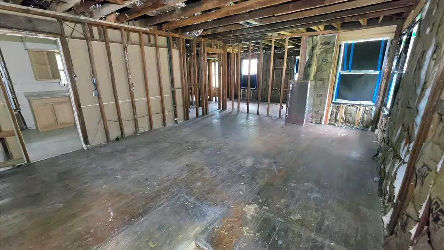 6027 Kenilwood Drive, Houston, TX 77033 - Image #2