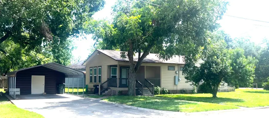 903 Bowie Street, Columbus, TX 78934 - Image #2