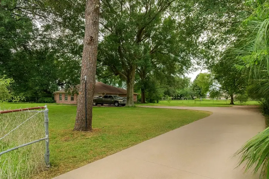 2201 Fairbanks Street, Nederland, TX 77627 - Image #2