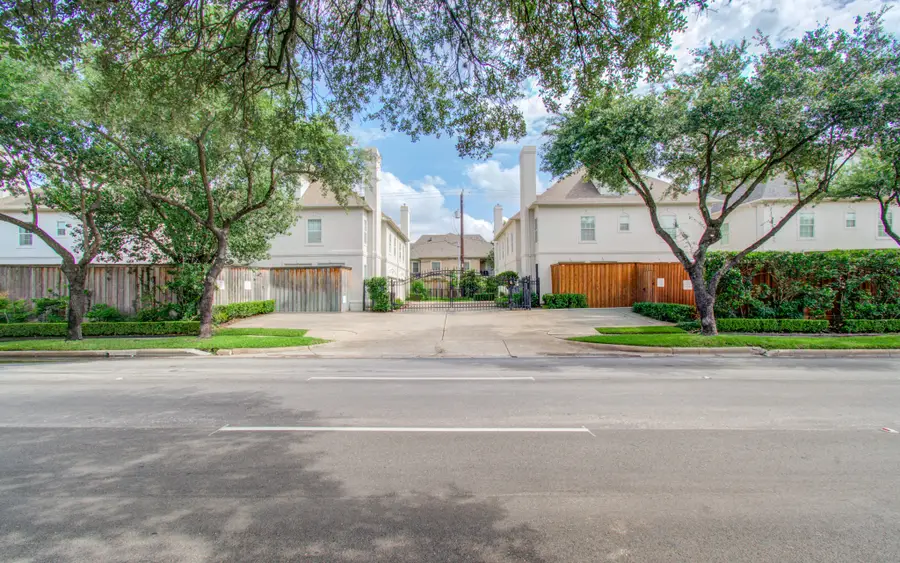 2214 W Holcombe Boulevard, Houston, TX 77030 - #2