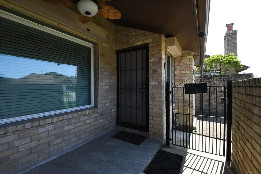 7521 Beaudelaire Circle, Galveston, TX 77551 - Image #2