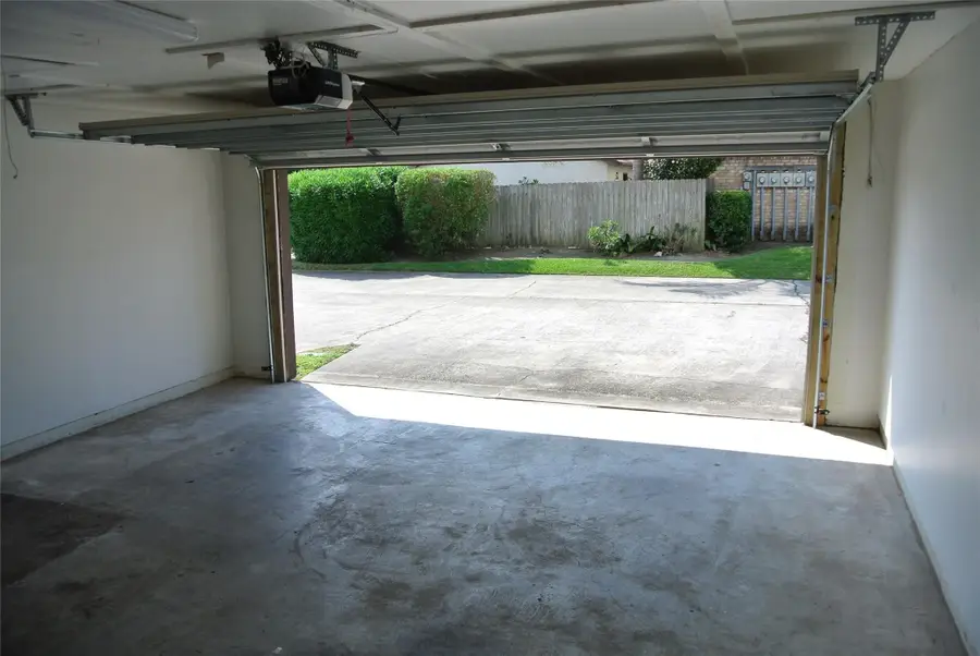 7521 Beaudelaire Circle, Galveston, TX 77551 - Image #3