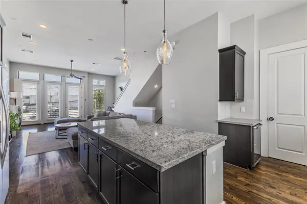 2114 Sabine Street, Houston, TX 77007