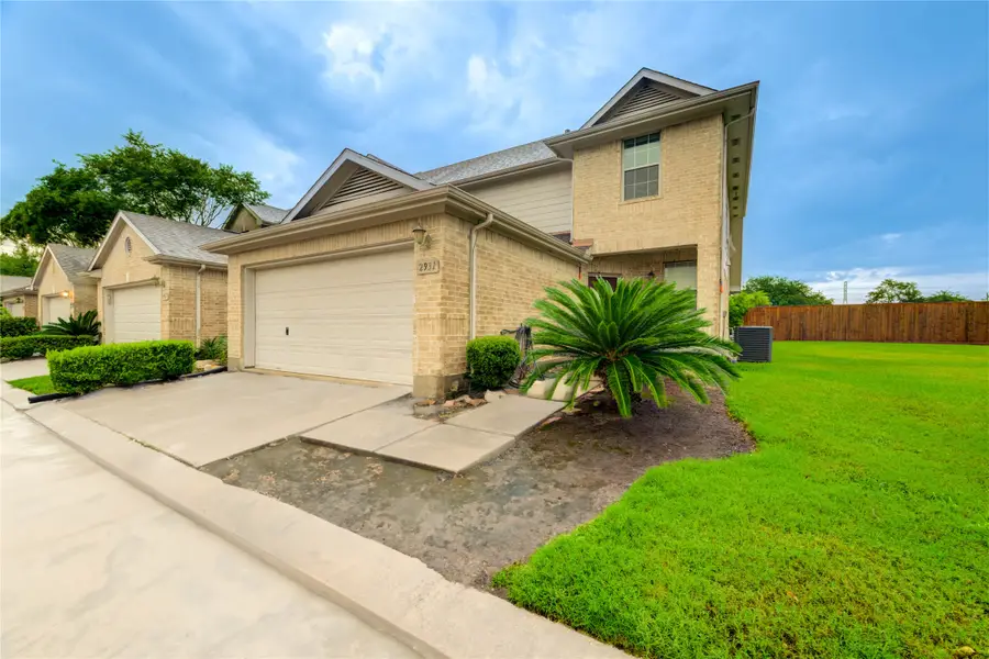 2931 Meadowglen Cove, Houston, TX 77082 - Image #2