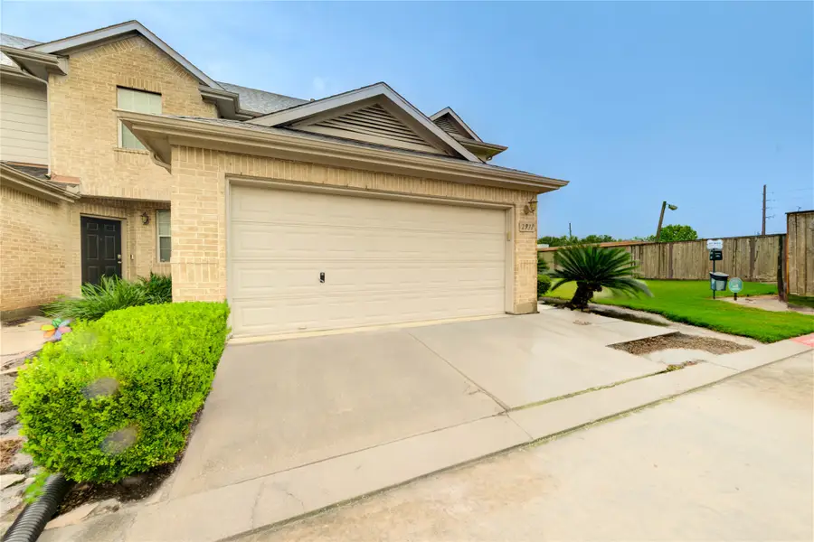 2931 Meadowglen Cove, Houston, TX 77082 - Image #3