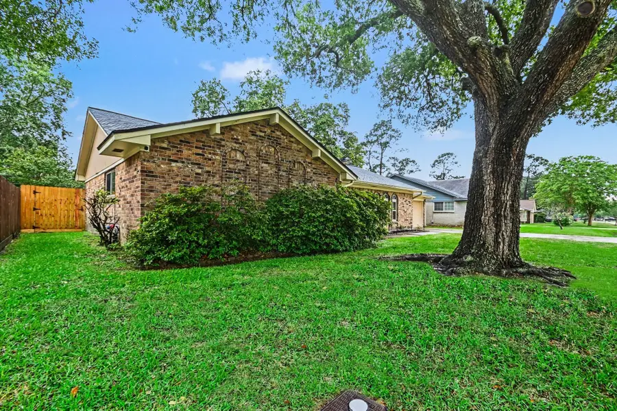 9942 Bayou Woods Drive, Baytown, TX 77521 - #3