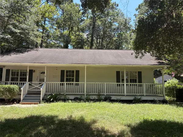 5731 Pinehurst Drive, Montgomery, TX 77316