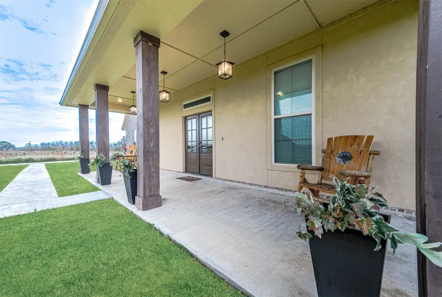 2711 Oakwood Shores Drive, Richwood, TX 77515 - Image #2