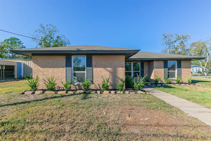 802 Wright Street, El Campo, TX 77437 - Image #3