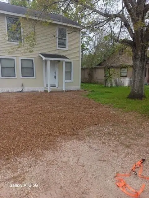310 S Pumphrey Street, Edna, TX 77957