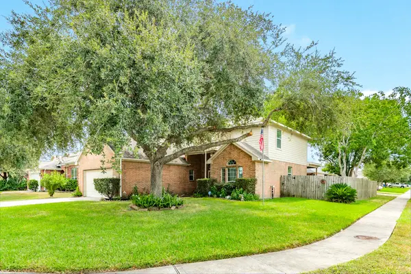 201 N Golden Oak Drive, Texas City, TX 77591