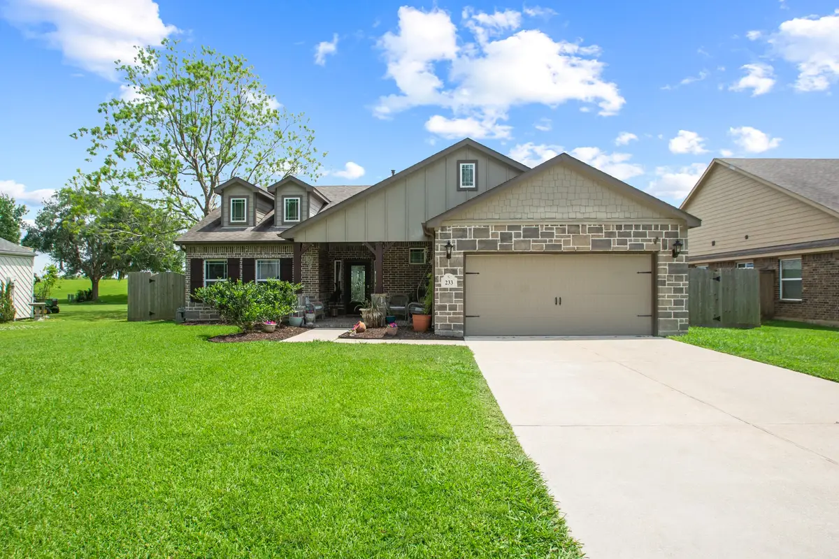 233 Twin Lakes Boulevard, West Columbia, TX 77486 - #1