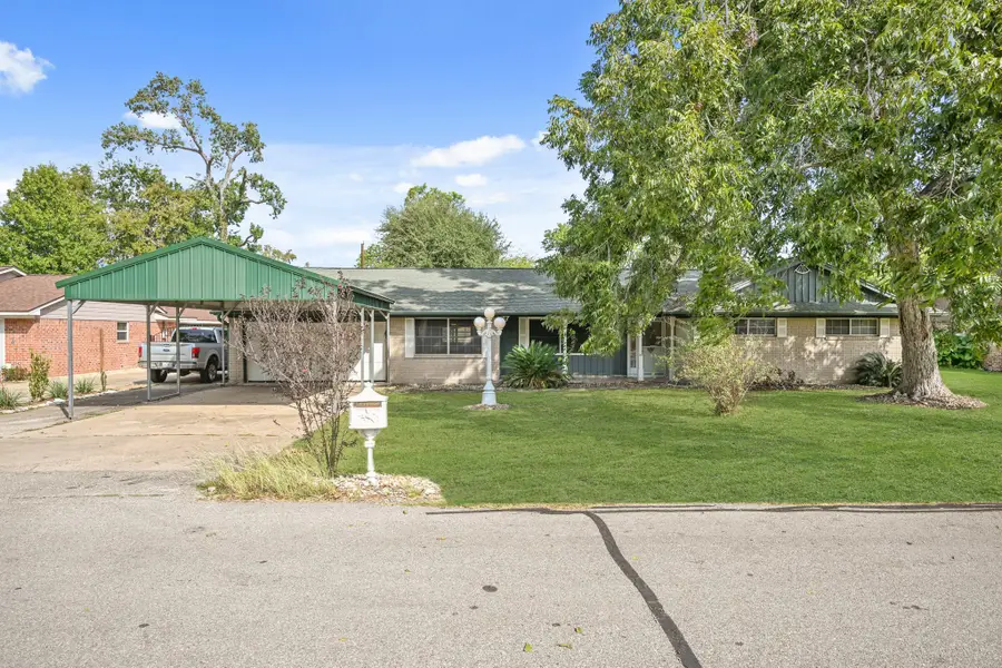 217 Pine Oak Drive, Highlands, TX 77562 - Image #3