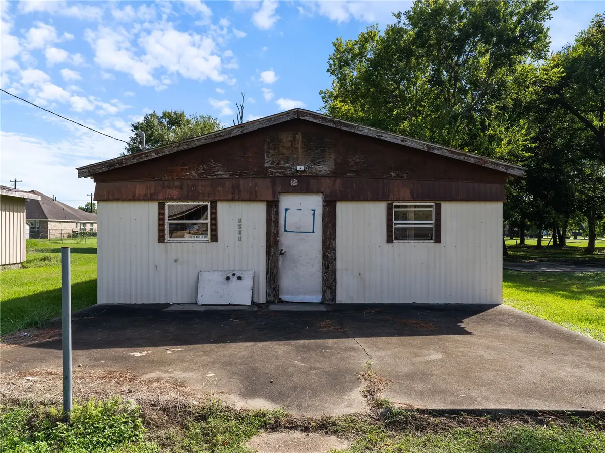 2913 Avenue J P Davis Avenue, Bay City, TX 77414 - #1