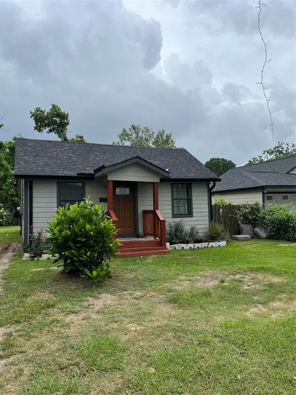 309 Aycock Street, Clute, TX 77531