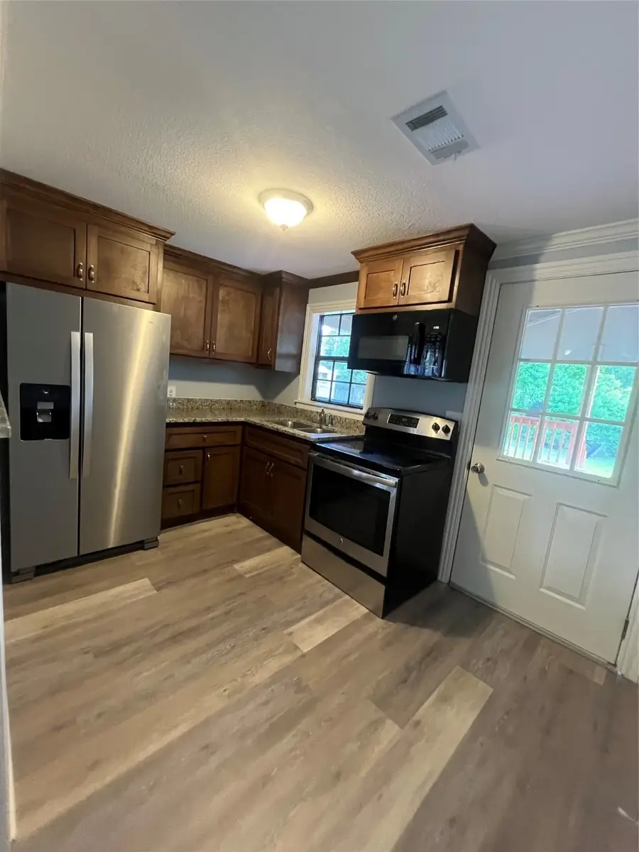 309 Aycock Street, Clute, TX 77531 - Image #2