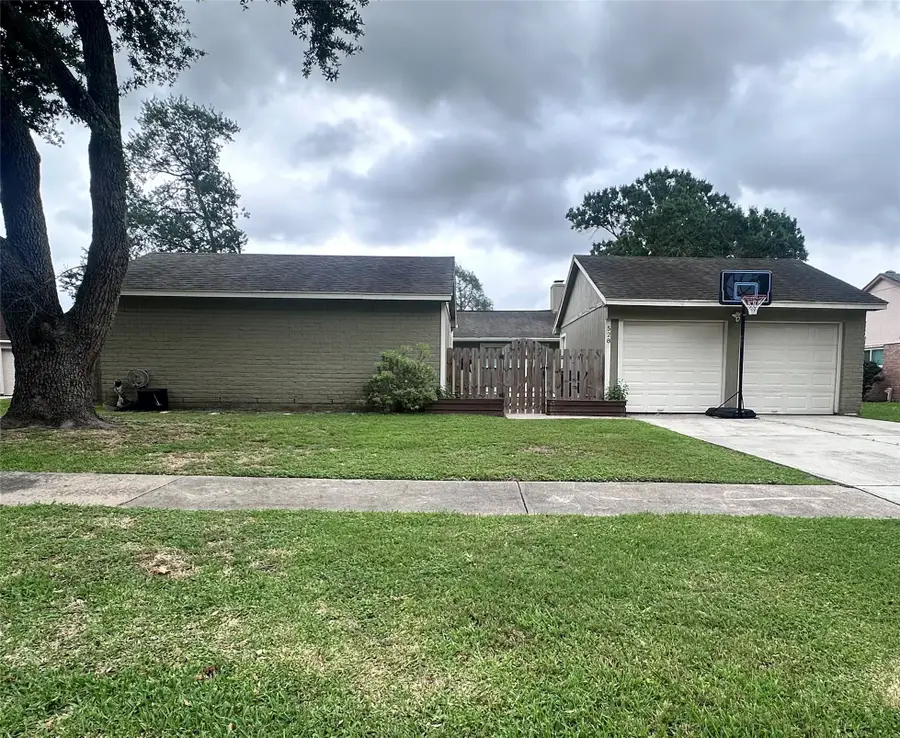 528 Belmont Drive, Friendswood, TX 77546 - #2