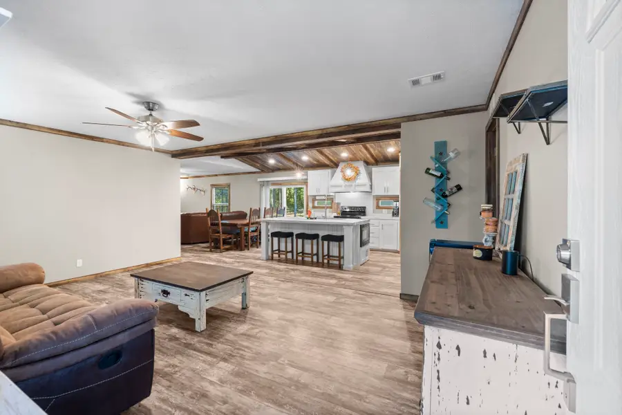 577 S Winding River Road, Oakhurst, TX 77364 - Image #3