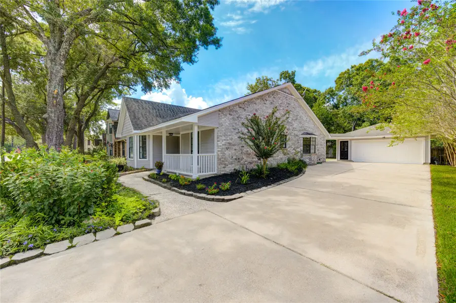 711 Nottingham Lane, Dickinson, TX 77539 - Image #2