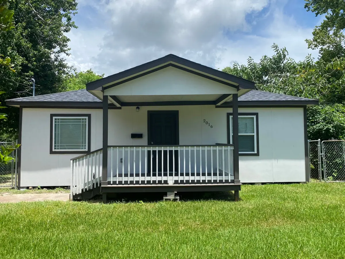 2016 Magnolia Drive, La Marque, TX 77568 - Image #1