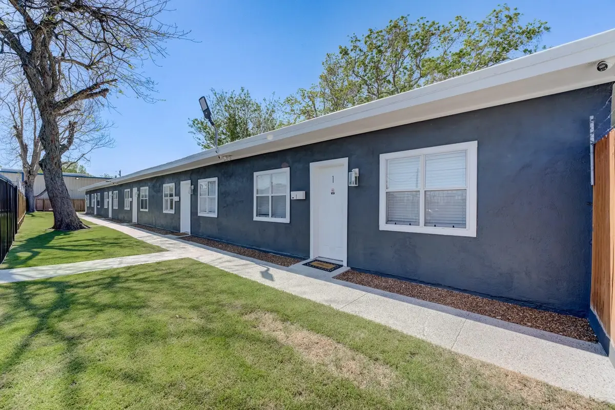 905 E Fayle Street, Baytown, TX 77520 - #1