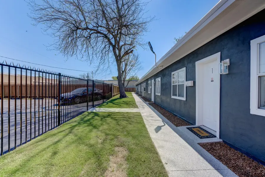 905 E Fayle Street, Baytown, TX 77520 - #2