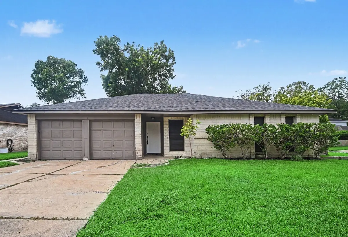300 Castlelake Drive, Friendswood, TX 77546 - #1