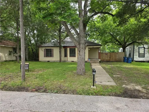 206 Gibbs Street, Navasota, TX 77868