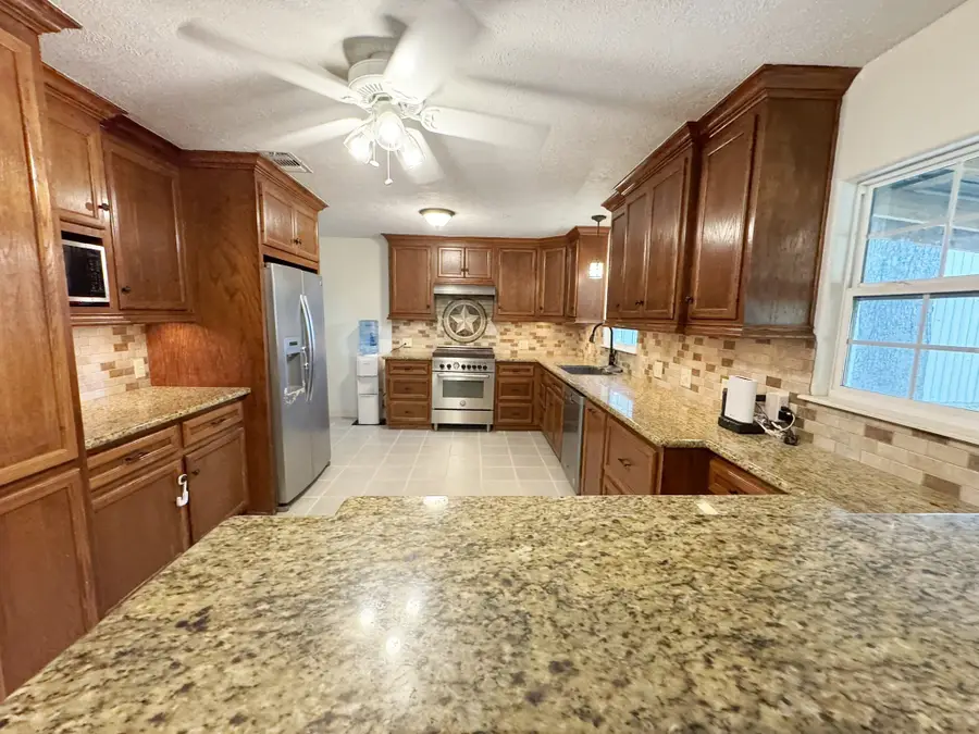 703 N Elm Street, Sweeny, TX 77480 - Image #3