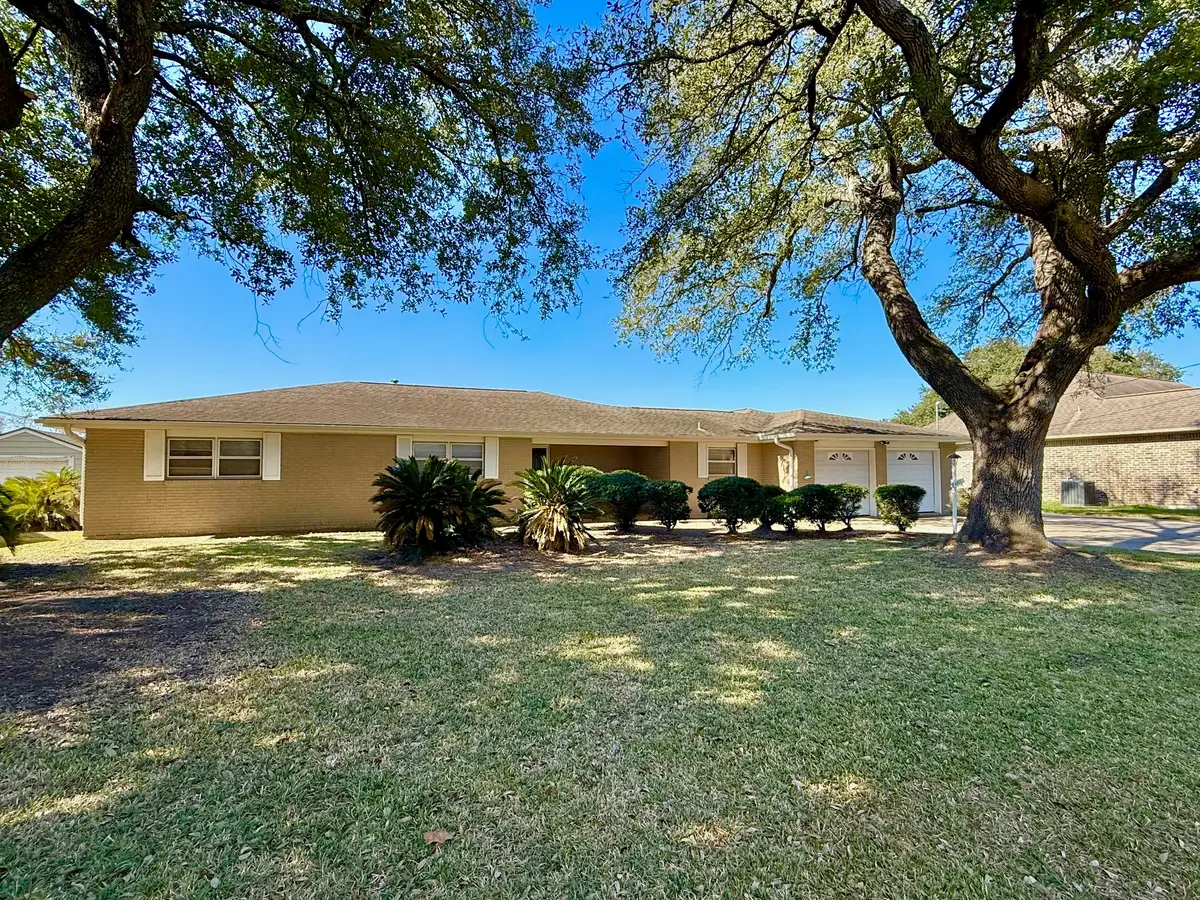4825 Cleveland Avenue, Groves, TX 77619 - Image #1