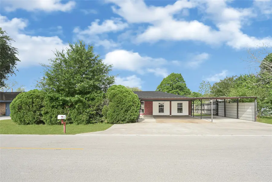 205 Timber Lane, Highlands, TX 77562 - Image #2