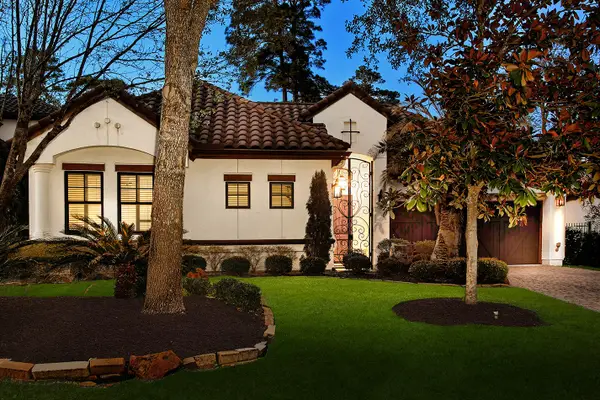 10 Moatwood Court, The Woodlands, TX 77382