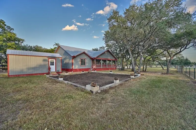 1066 County Road 233, Giddings, TX 78942 - Image #1