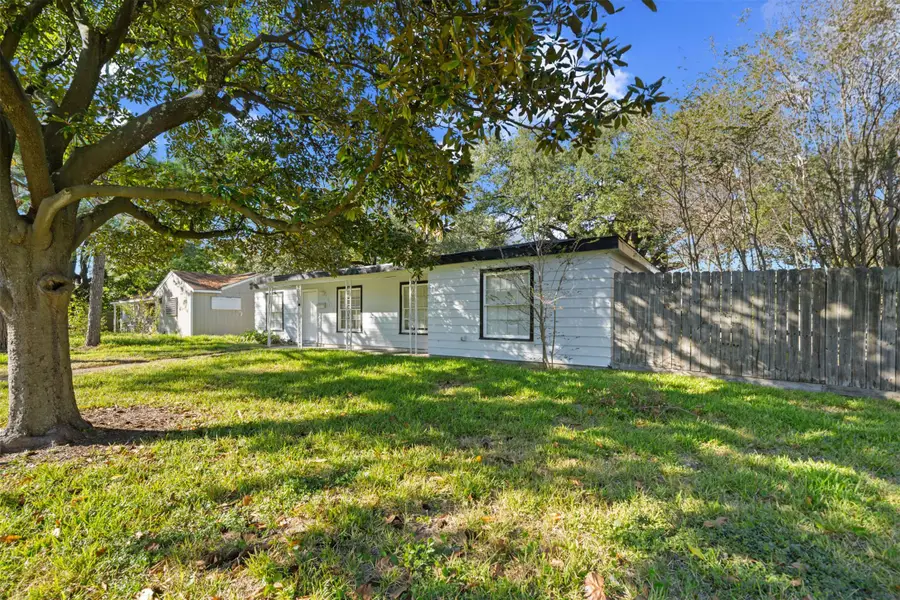1402 4th Avenue N, Texas City, TX 77590 - Image #2