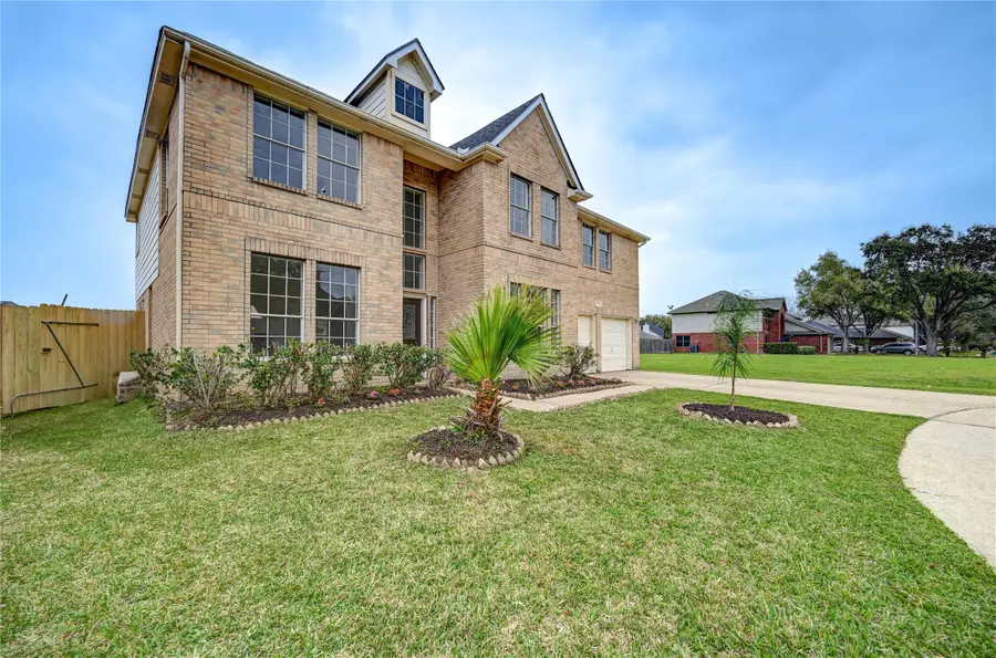 11906 Dinosaur Valley Drive, Sugar Land, TX 77498 - Image #2