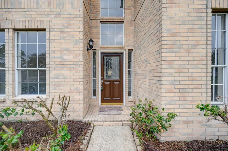 11906 Dinosaur Valley Drive, Sugar Land, TX 77498 - Image #3