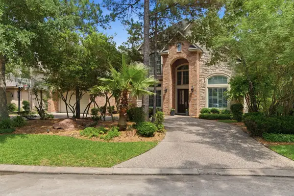 10 E Majestic Woods Place, The Woodlands, TX 77382