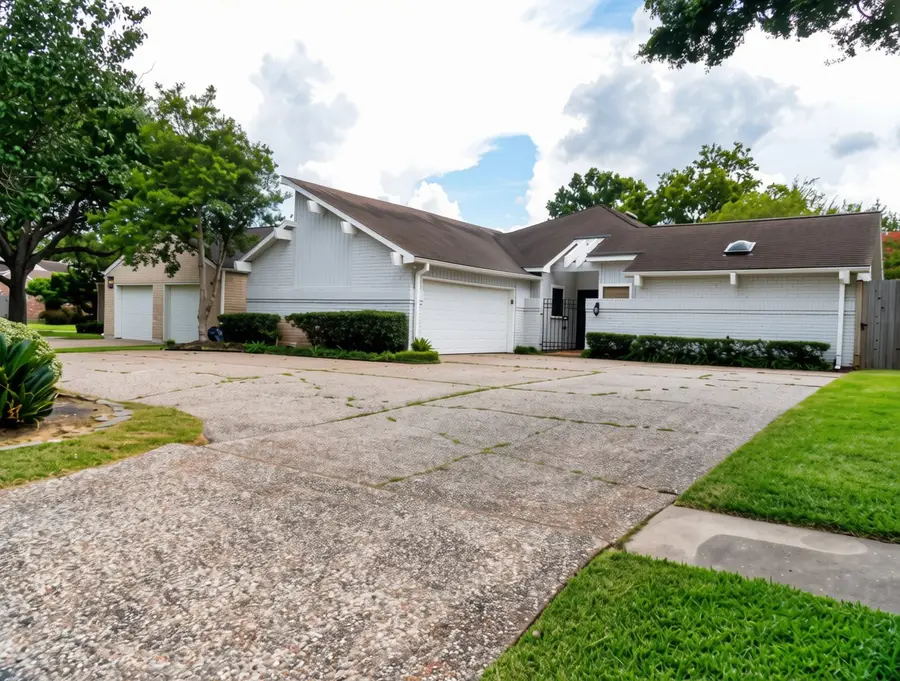 12107 Carriage Hill Drive, Houston, TX 77077 - #2