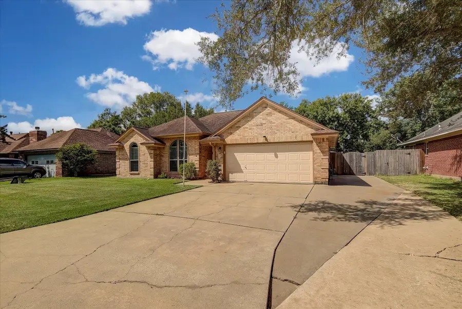 122 Bumelia Street, Lake Jackson, TX 77566 - Image #2