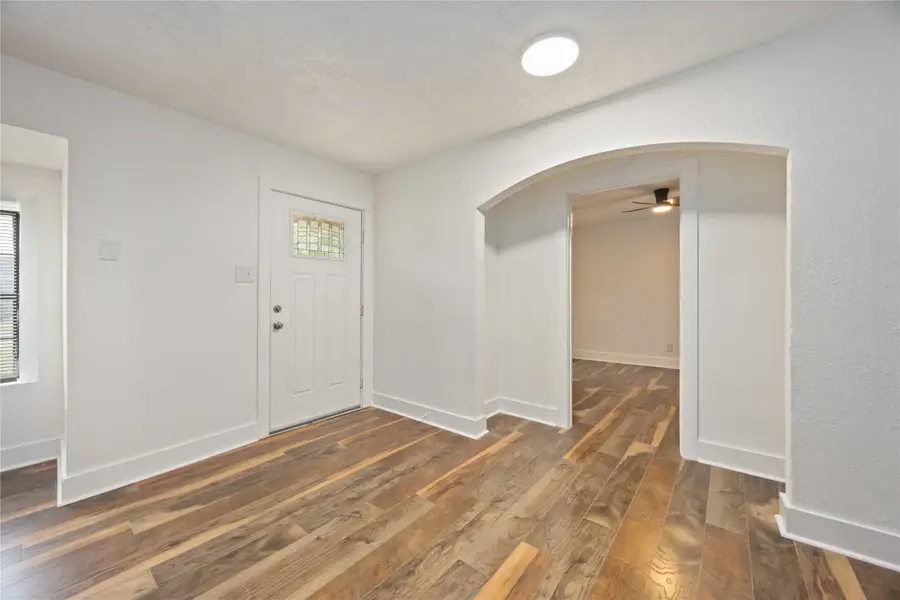 6043 Lyndhurst Drive, Houston, TX 77033 - Image #3