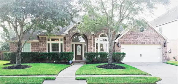 13804 Lakewater Drive, Pearland, TX 77584