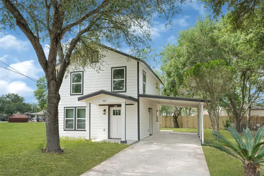 507 E 3rd Street, El Campo, TX 77437 - #2