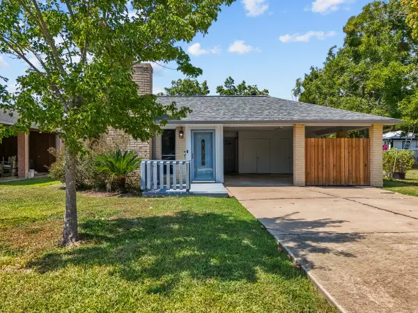 926 S 3rd Street, La Porte, TX 77571