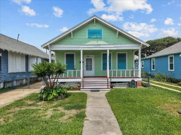 3322 Avenue Q 1/2, Galveston, TX 77550