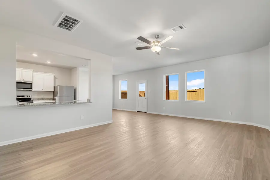 8224 Sunberry Shadow Drive, Houston, TX 77016 - Image #2