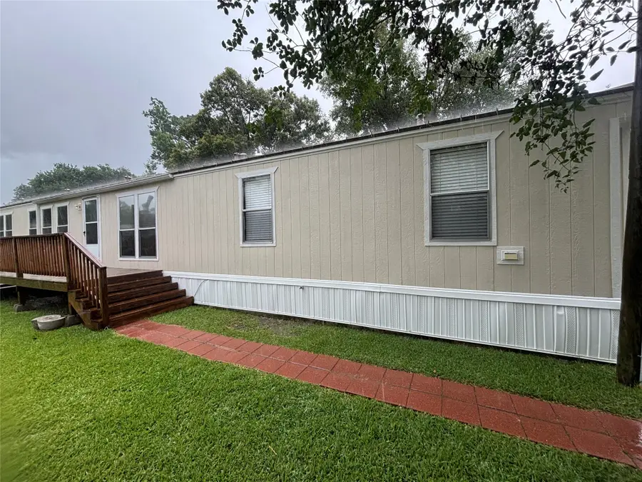 4715 3rd Street, Bacliff, TX 77518 - #2