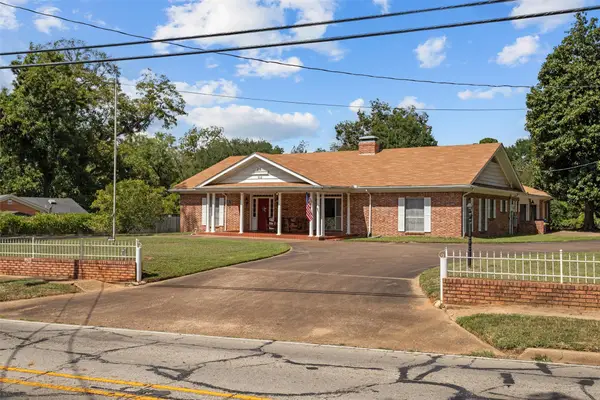 916 E Houston Avenue, Crockett, TX 75835