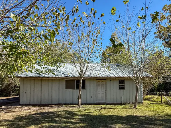 142 W Hickory Cove, Onalaska, TX 77360